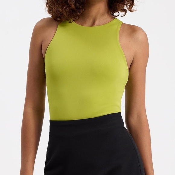 Express Body Contour Crop Top - Picture 1 of 5